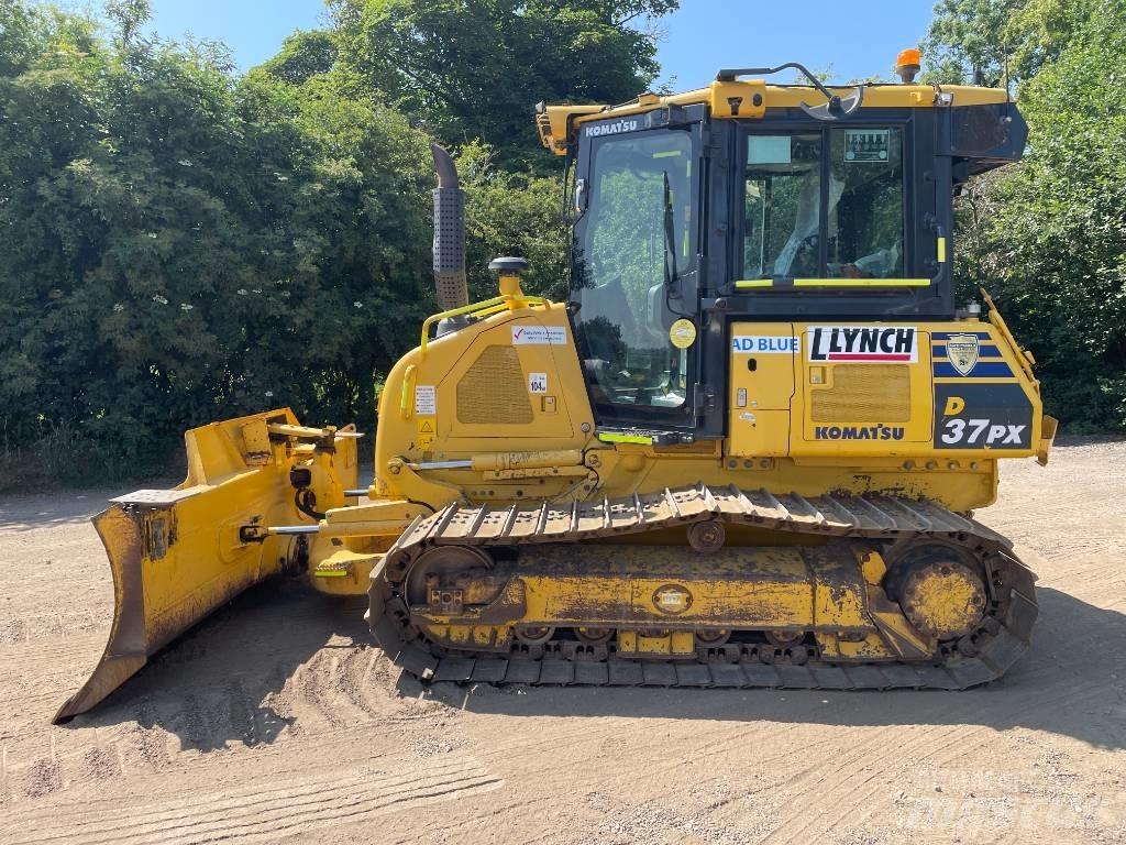 Komatsu D 37 PX-24 بلدوزرات مجنزرة