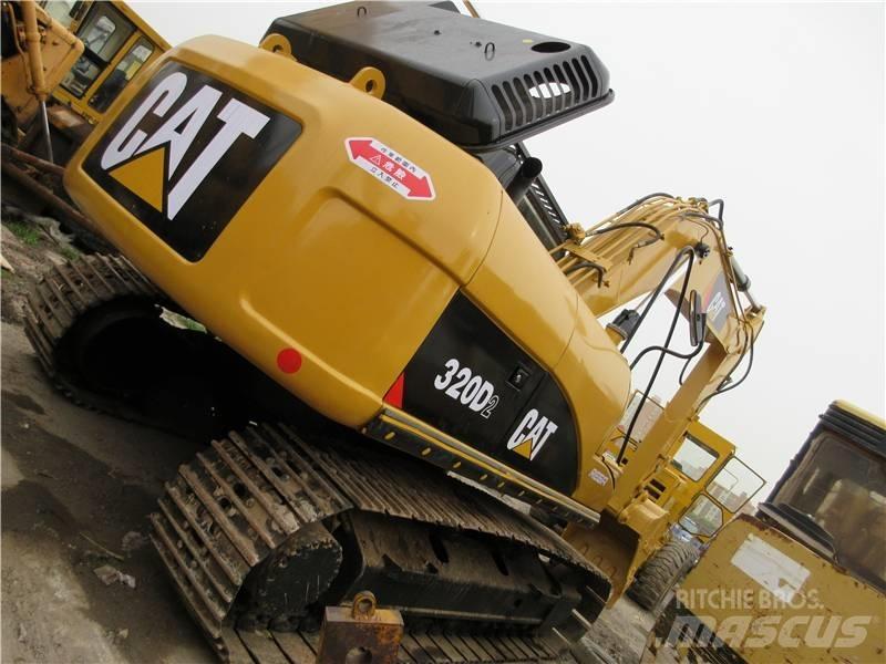 CAT 320 D حفارات زحافة