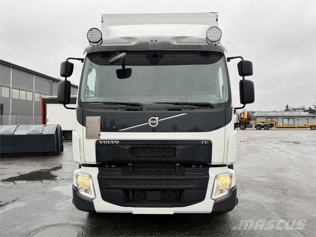 Volvo FE320 4X2 شاحنات ذات هيكل صندوقي