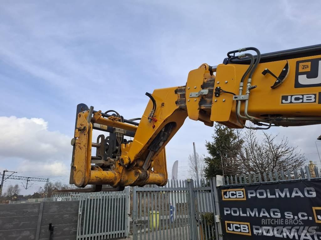 JCB 540-140 مناولات متداخلة