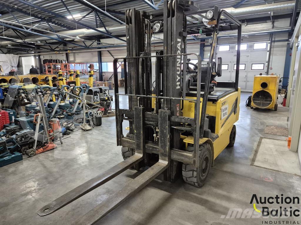 Hyundai 30B-9 شاحنات ذات رافعات شوكية تعمل بالكهرباء