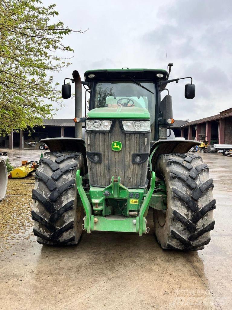 John Deere 7230 R الجرارات