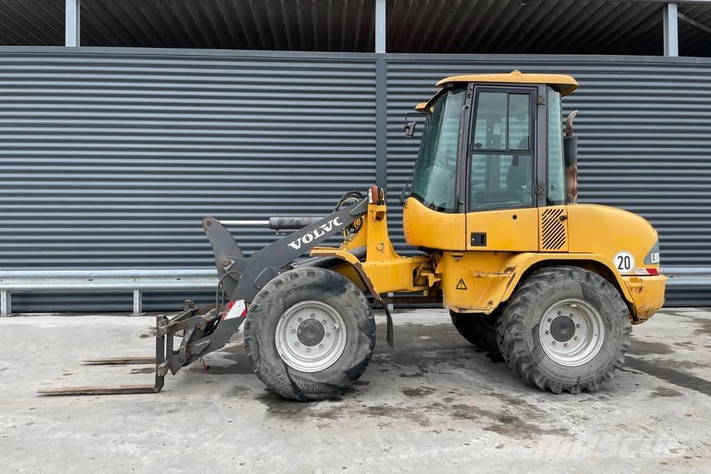 Volvo L 30 ZX لوادر بعجل