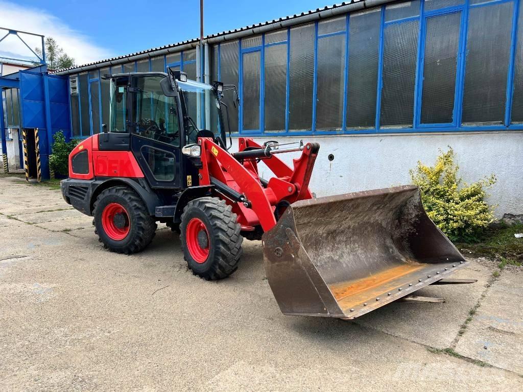 Kubota R082 لوادر بعجل