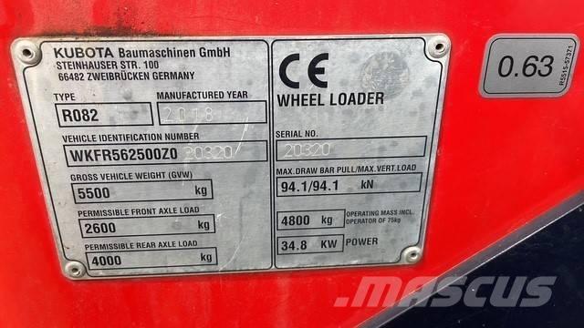 Kubota R082 لوادر بعجل