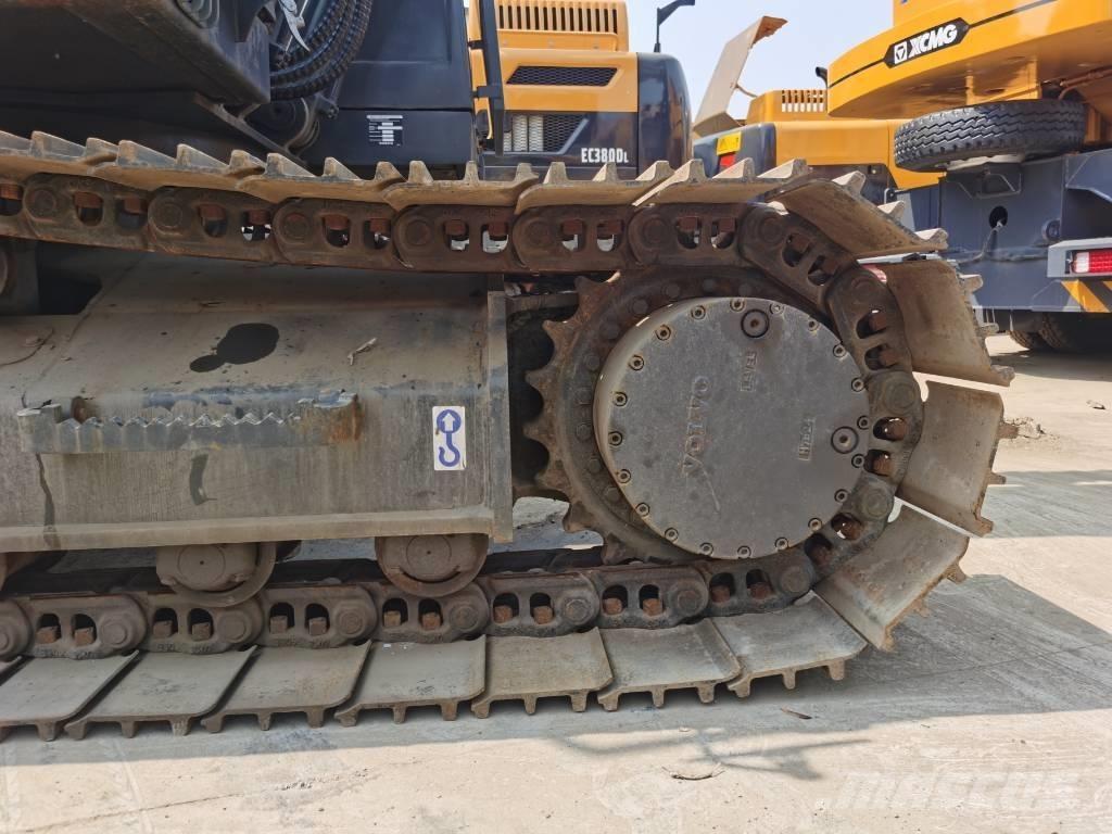Volvo EC 220 حفارات زحافة