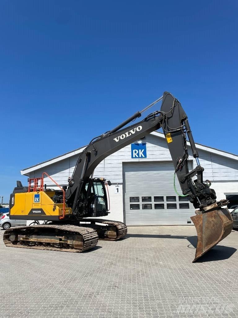 Volvo EC 250 E حفارات زحافة