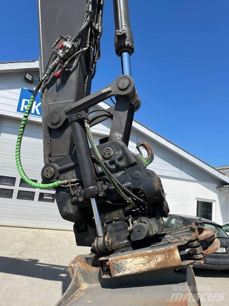 Volvo EC 250 E حفارات زحافة
