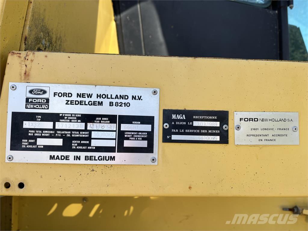 New Holland TX 32 حصادات