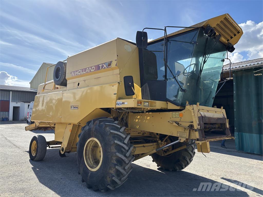 New Holland TX 32 حصادات