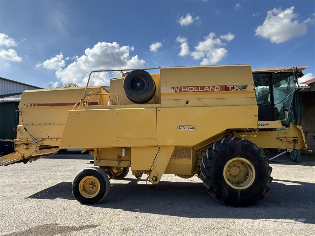 New Holland TX 32 حصادات