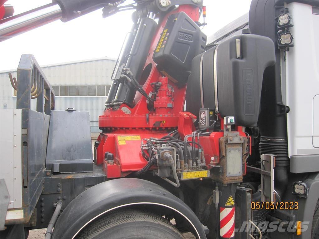 Sisu Polar شاحنات الرافعات