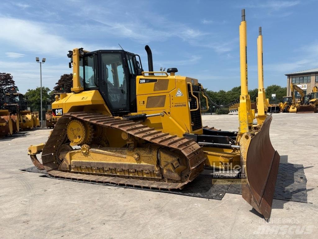 CAT D 6 N LGP بلدوزرات مجنزرة