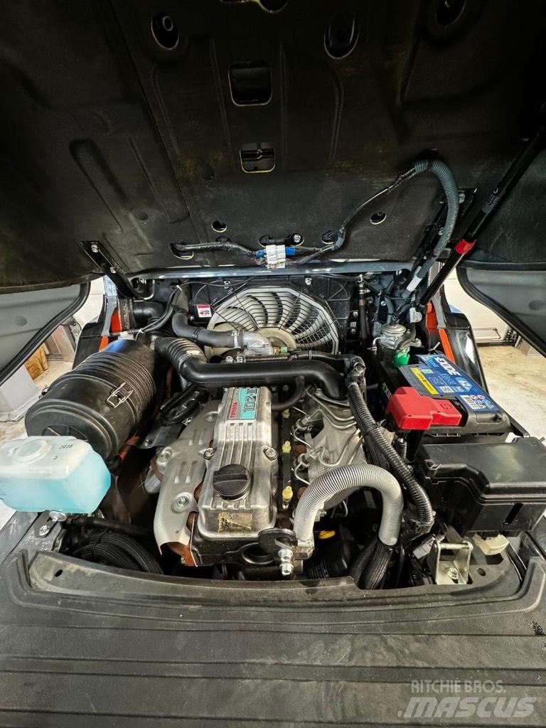 Toyota 02-8 FDF 30 شاحنات الديزل