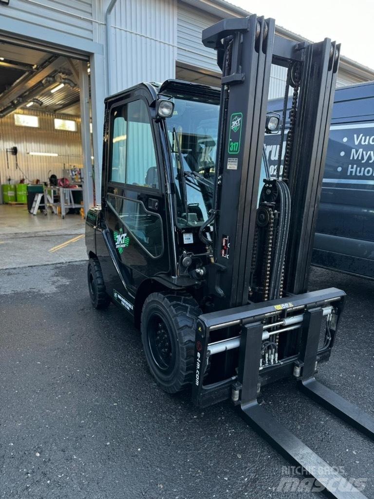 Toyota 02-8 FDF 30 شاحنات الديزل