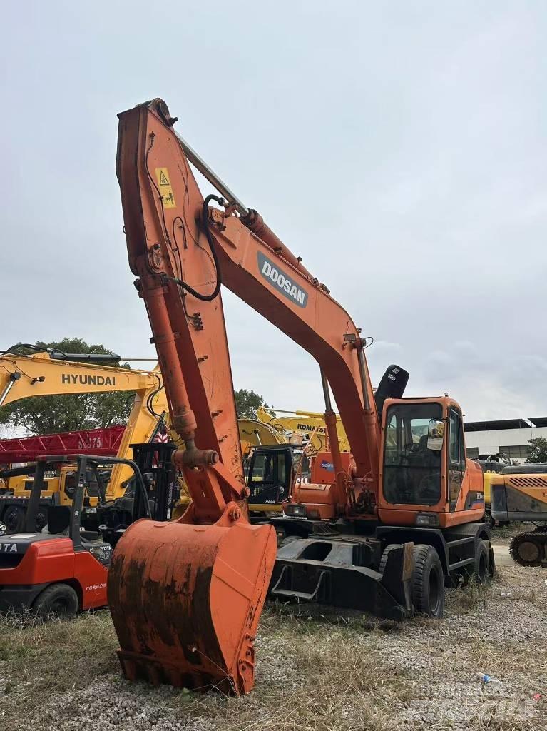 Doosan DH 210 W حفارات بعجل