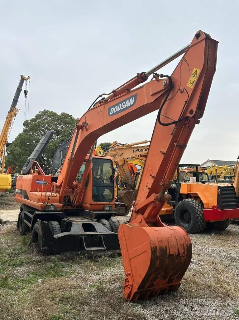 Doosan DH 210 W حفارات بعجل