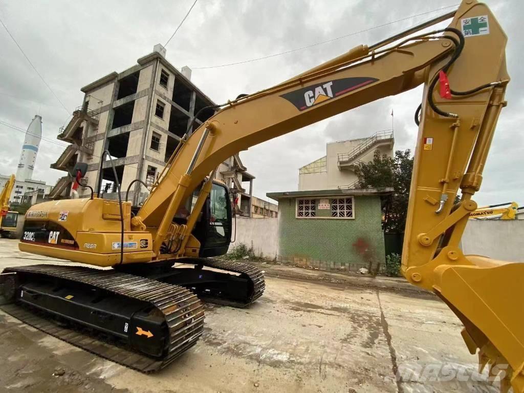 Carter 320 C L حفارات زحافة
