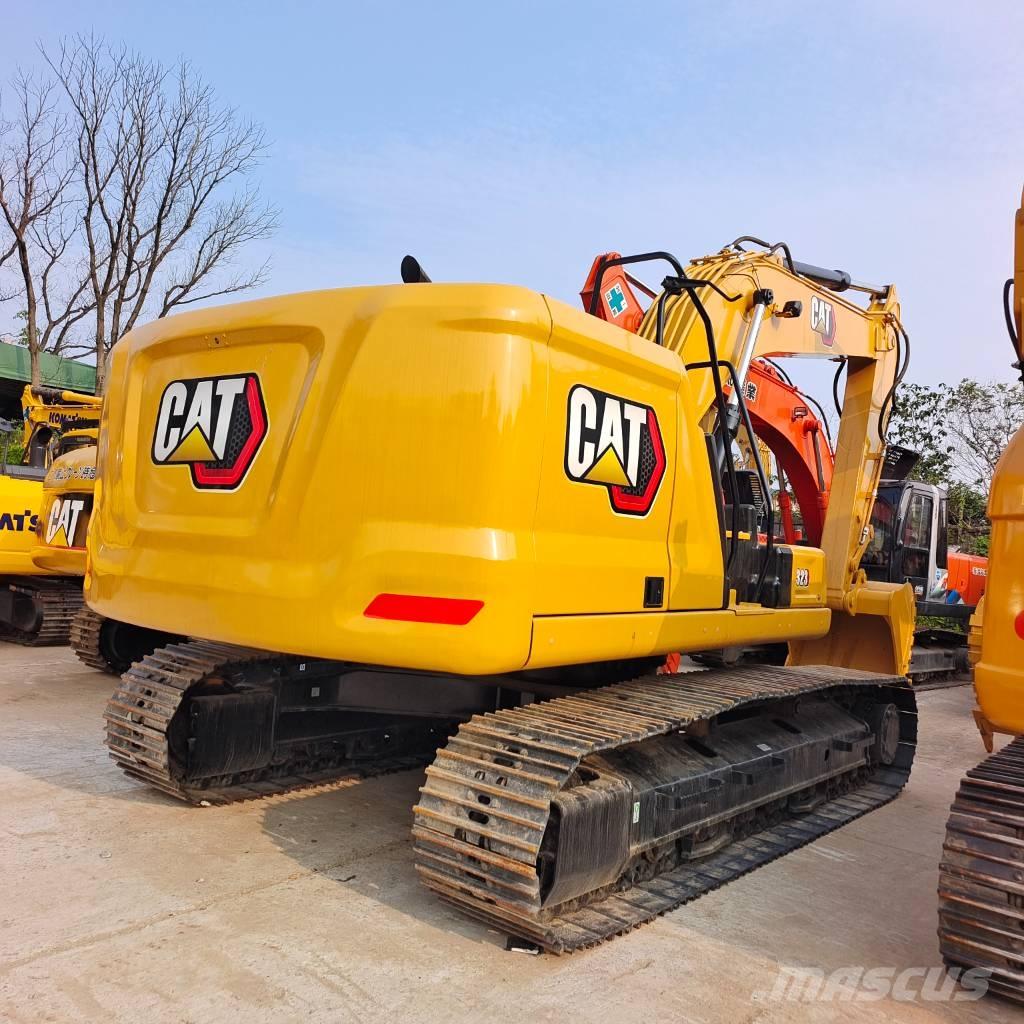 CAT 323 حفارات زحافة