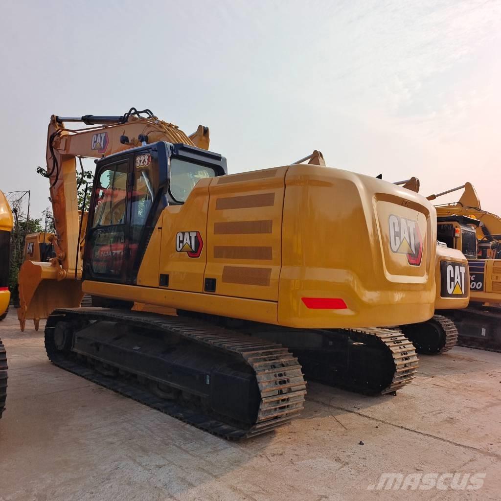 CAT 323 حفارات زحافة