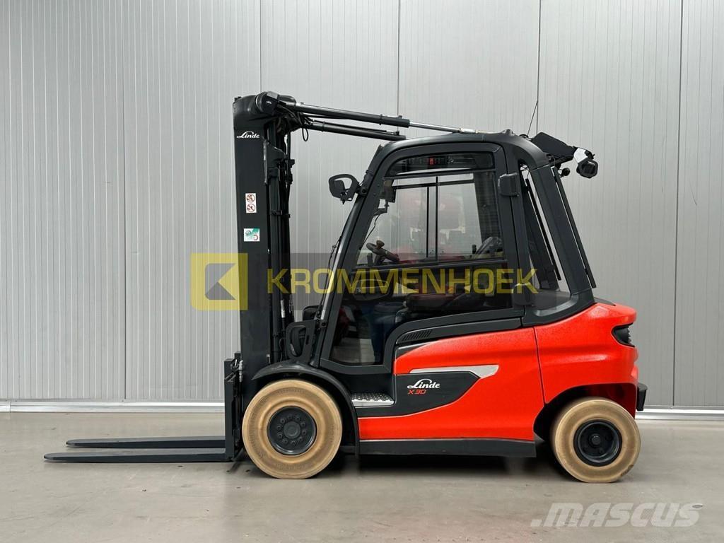 Linde X 30 شاحنات ذات رافعات شوكية تعمل بالكهرباء