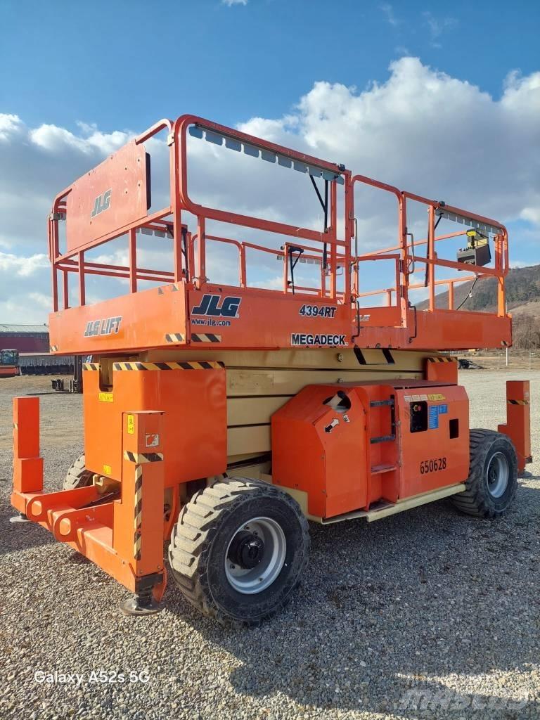 JLG 4394 RT رافعات مقصية الشكل