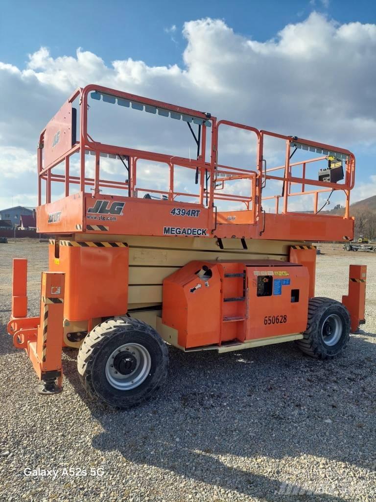 JLG 4394 RT رافعات مقصية الشكل