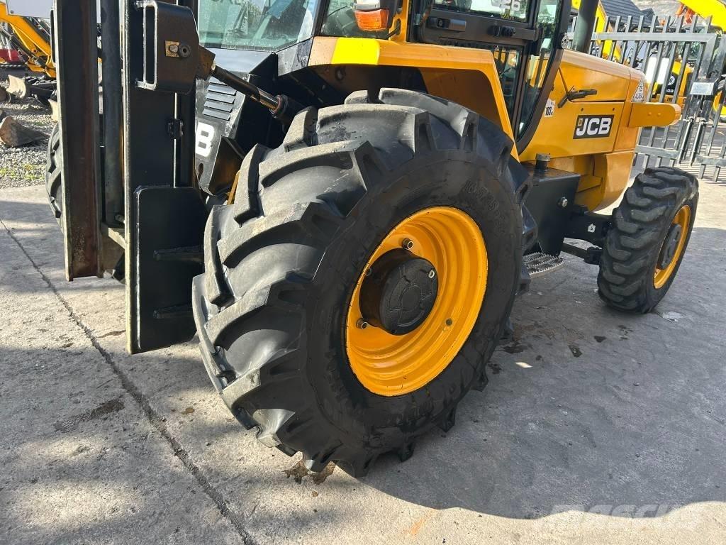 JCB 926 شاحنات الطرق الوعرة