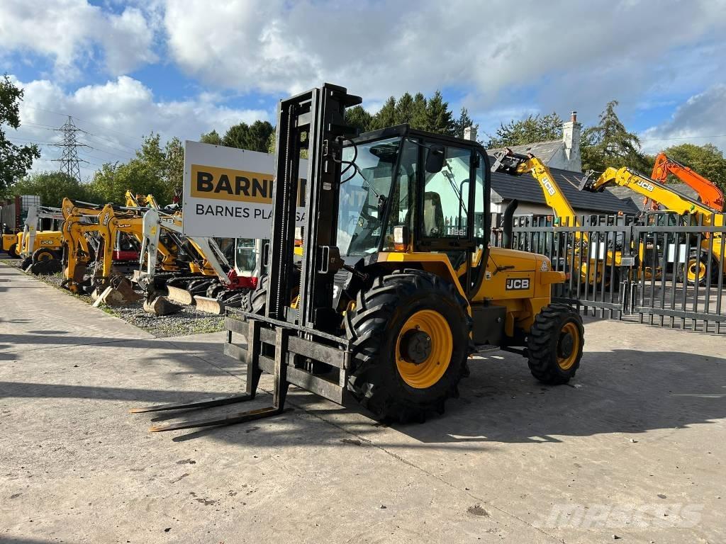 JCB 926 شاحنات الطرق الوعرة