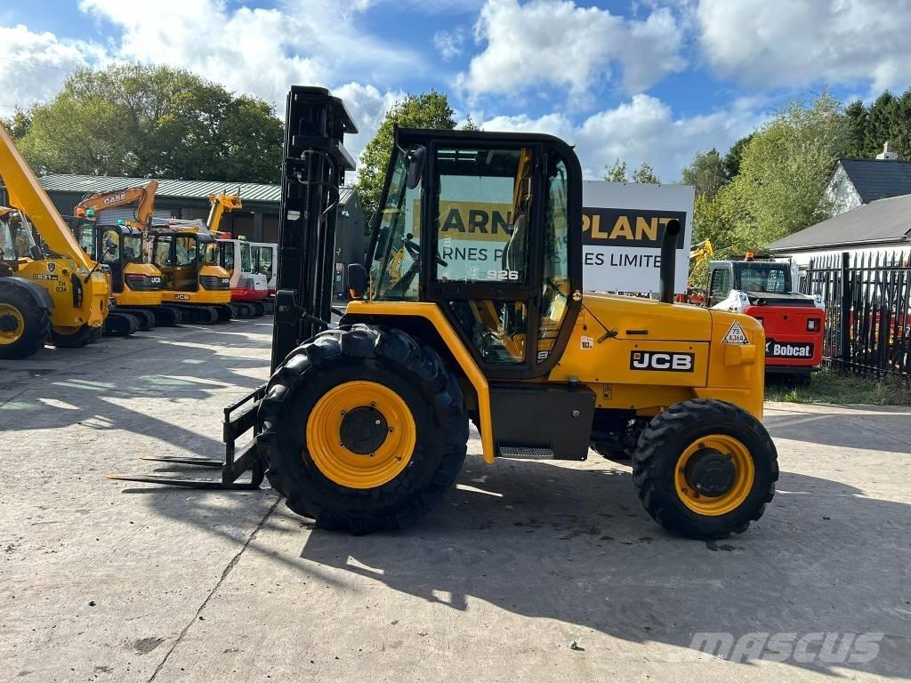 JCB 926 شاحنات الطرق الوعرة