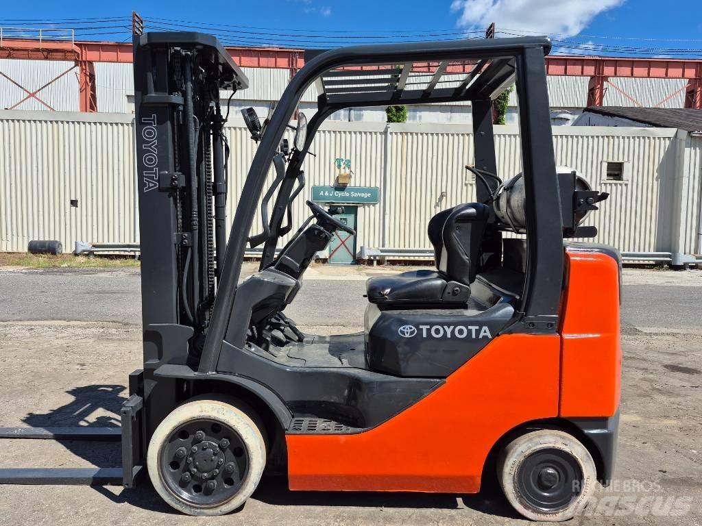 Toyota 8 FGCU 25 شاحنات ذات رافعات شوكية - أخرى