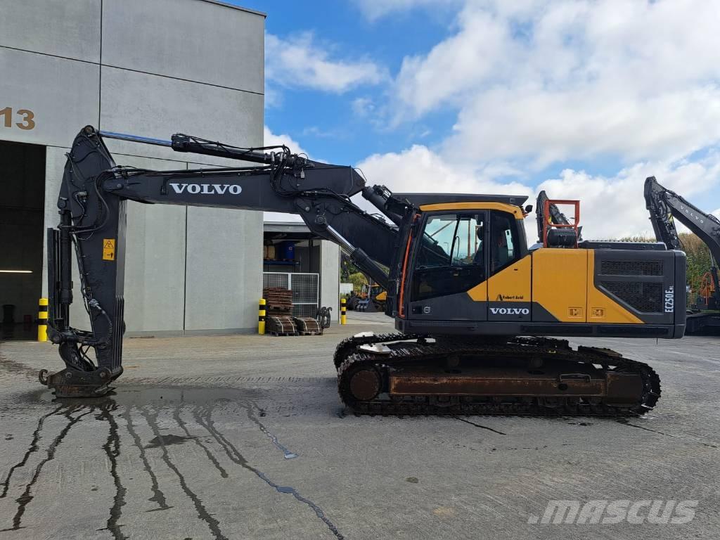 Volvo EC 250 ENL حفارات زحافة
