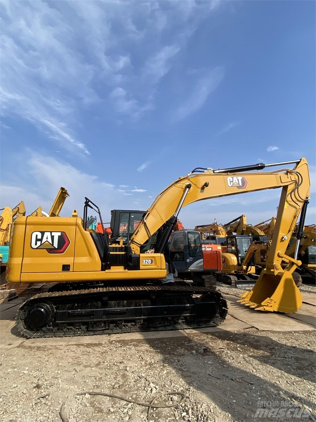 CAT 320 حفارات زحافة