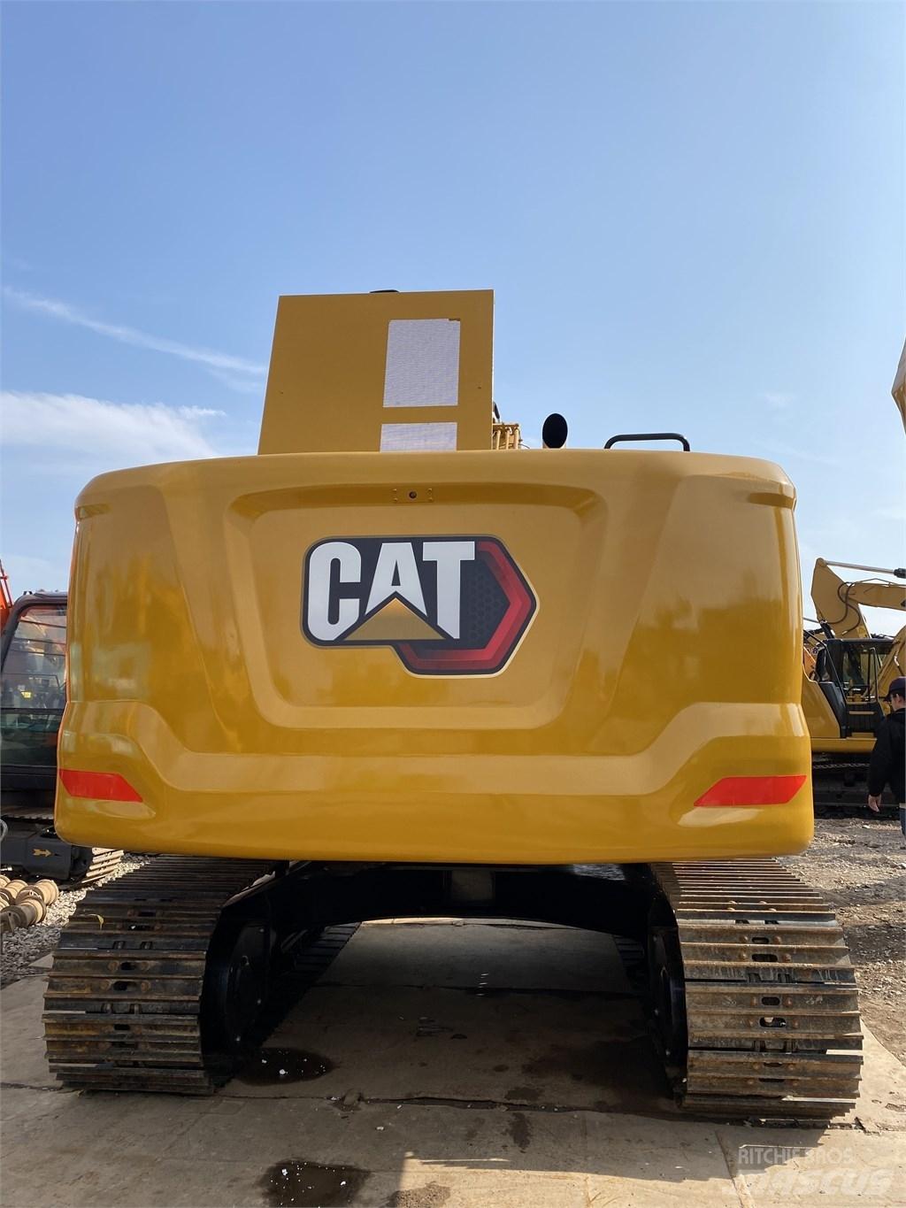 CAT 320 حفارات زحافة