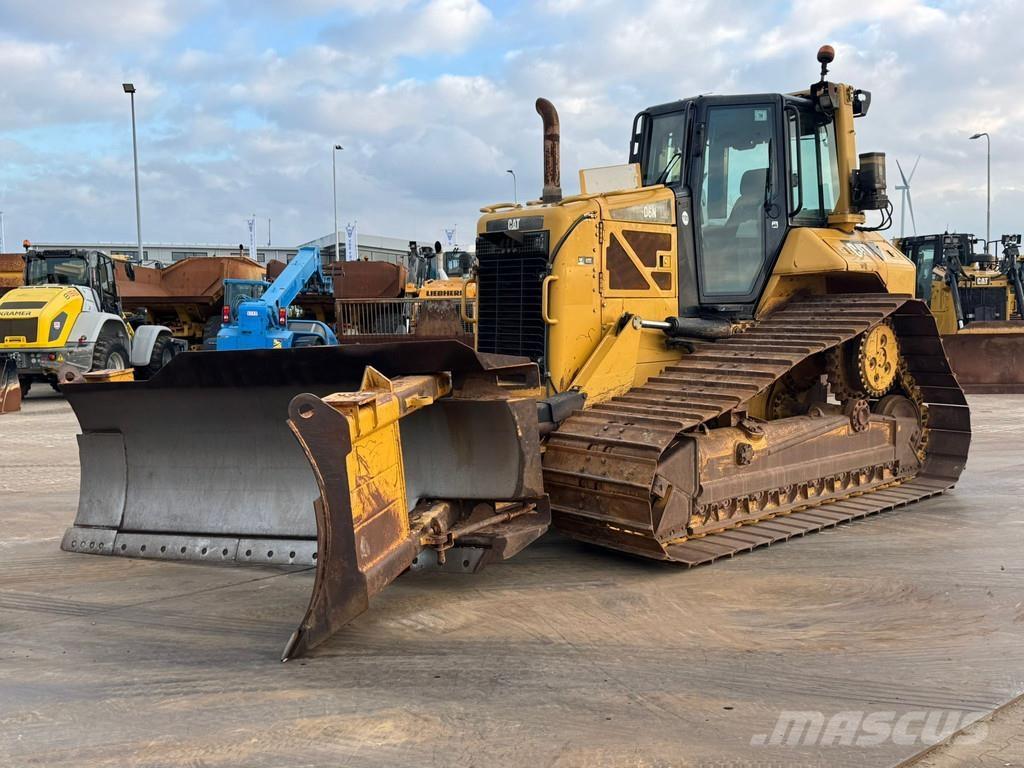 CAT D6N LGP بلدوزرات مجنزرة