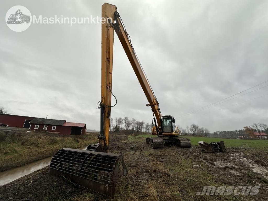 JCB JS 220 LC حفارات زحافة