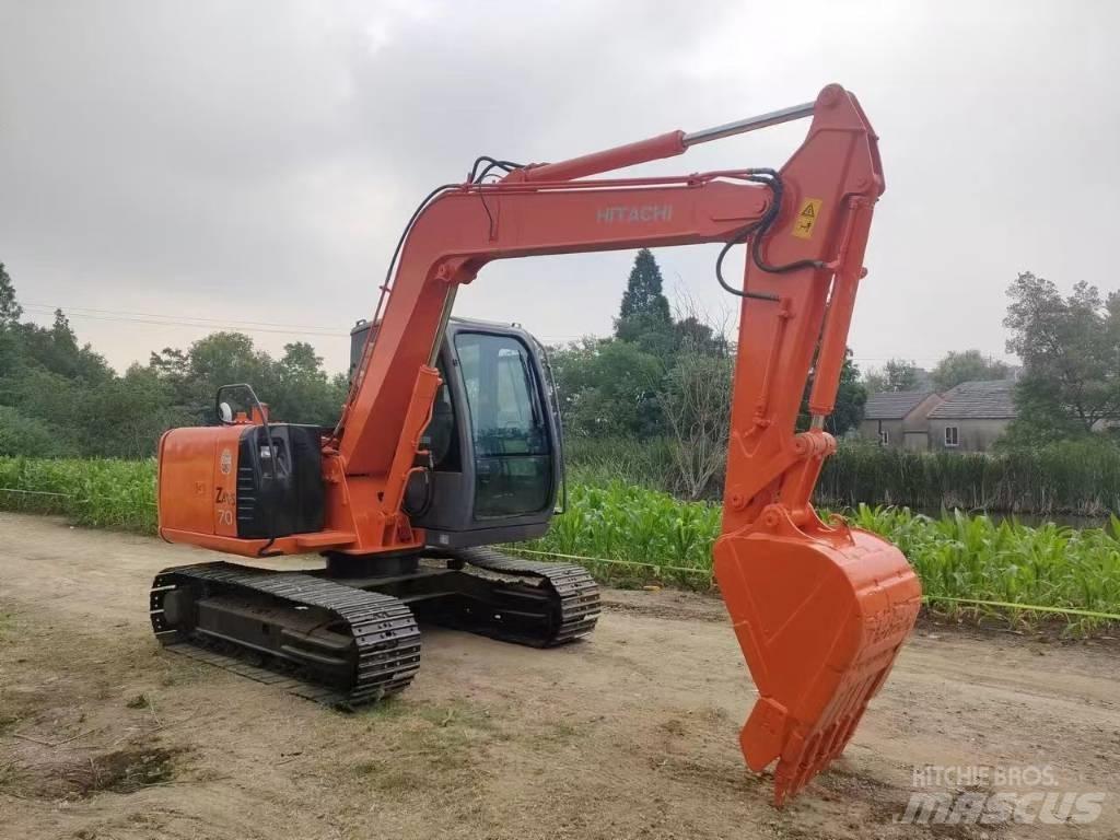 Hitachi ZX 70 حفارات وسط 7 طن - 12 طن