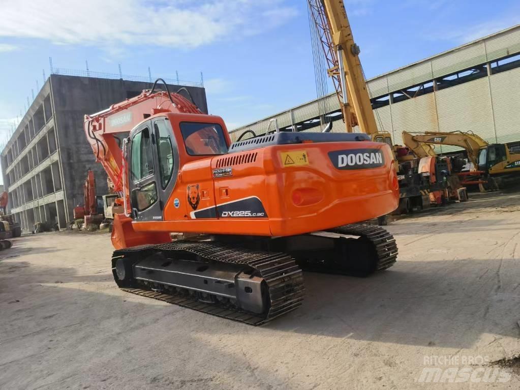 Doosan DX 225 حفارات زحافة