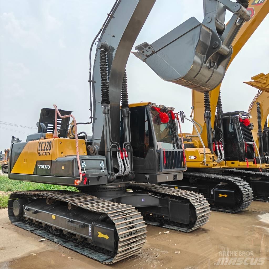 Volvo 220D حفارات زحافة