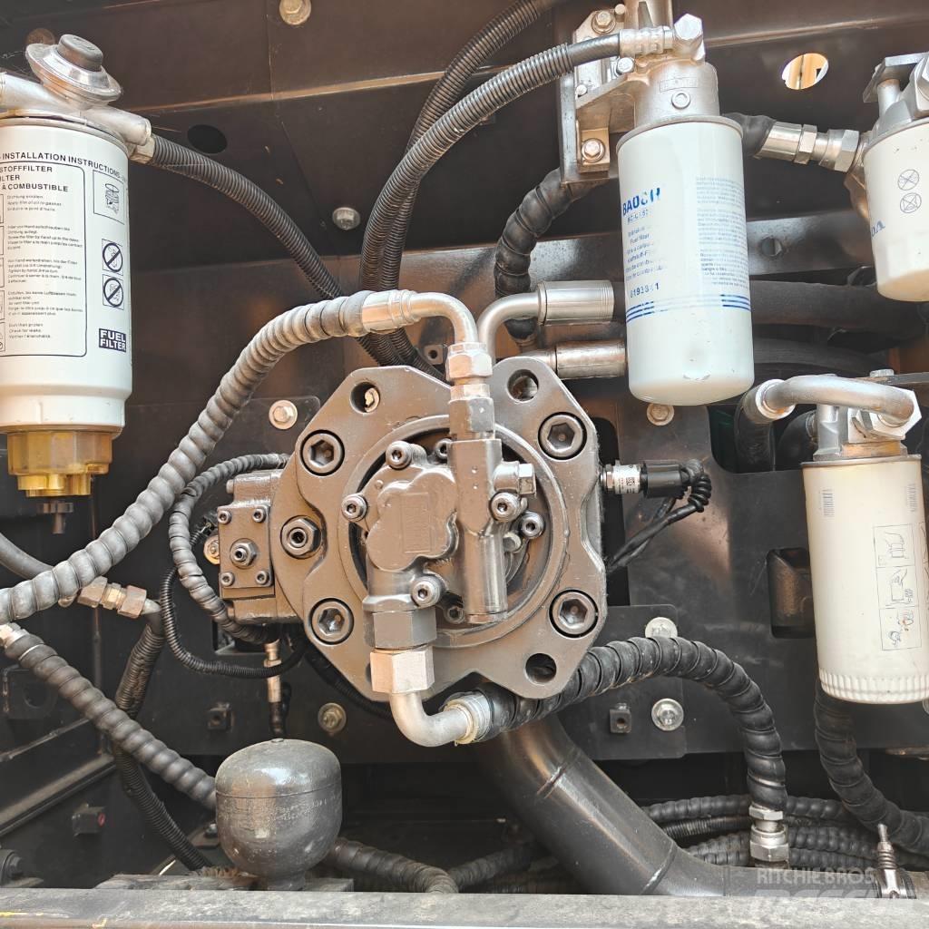 Volvo 220D حفارات زحافة