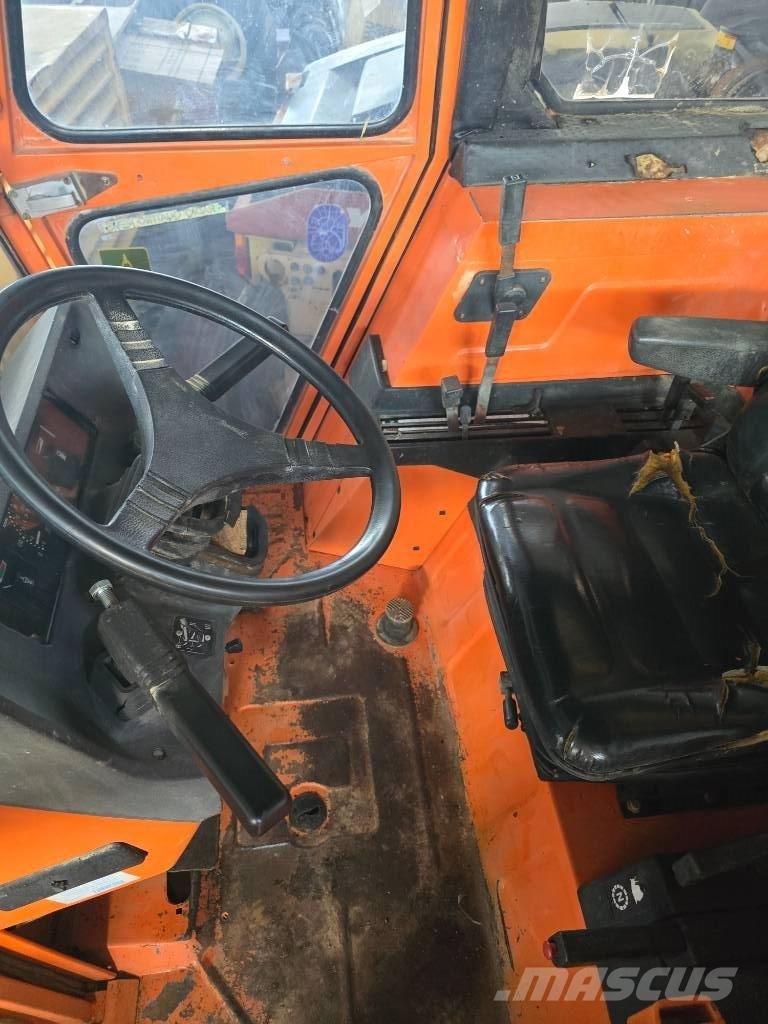 Fiat-Hitachi 1880 DT الجرارات