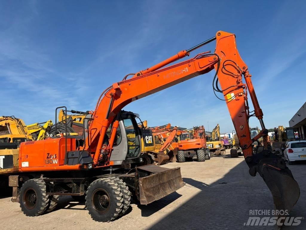 Hitachi ZX 130 W حفارات بعجل