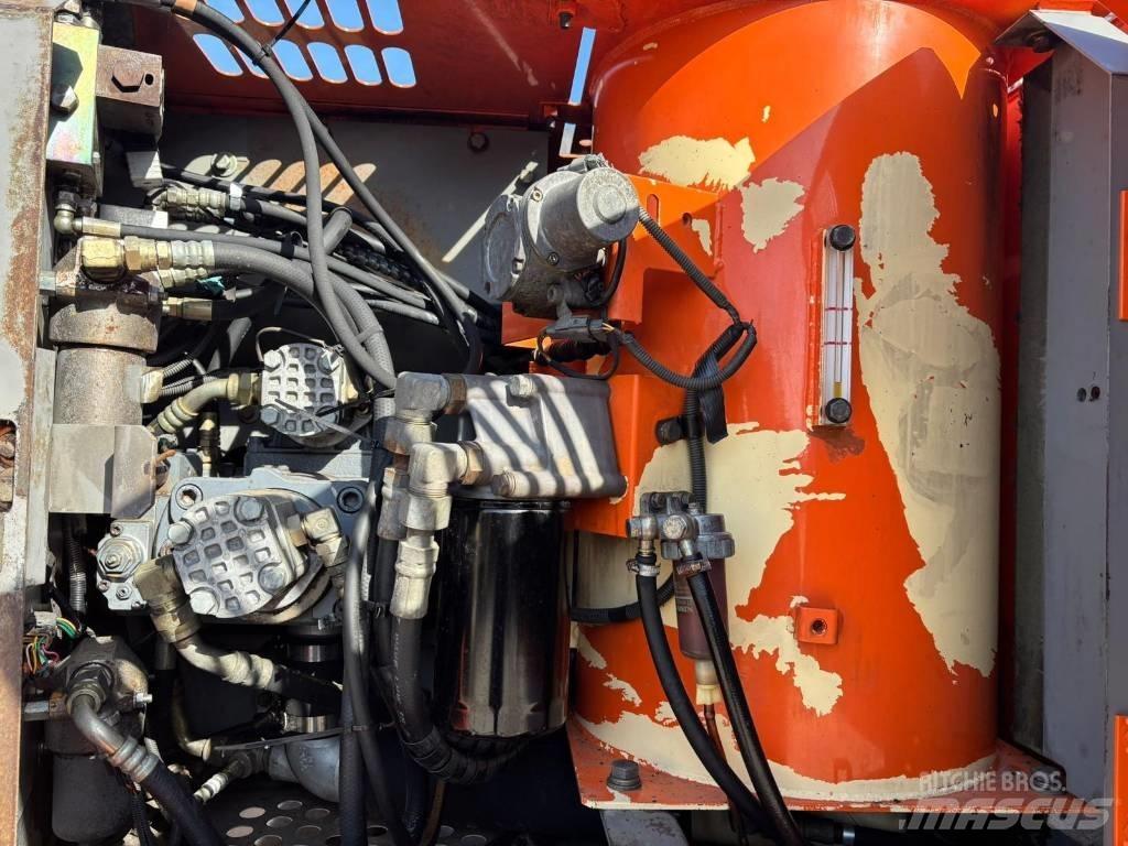 Hitachi ZX 130 W حفارات بعجل
