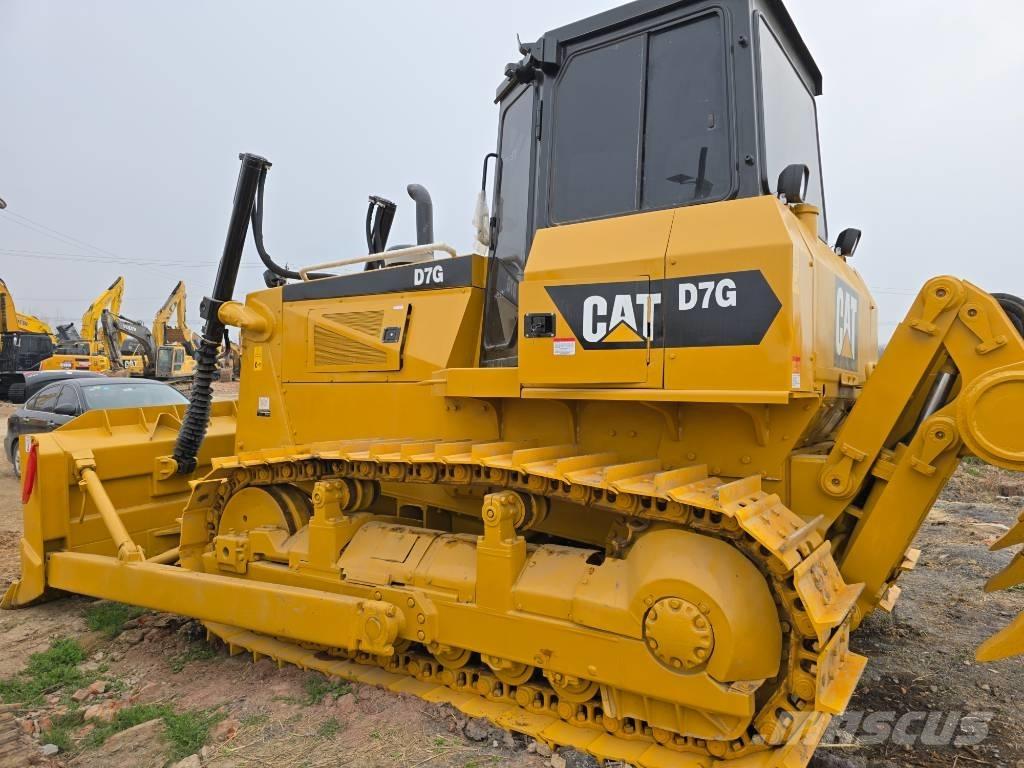 CAT D7G بلدوزرات مجنزرة