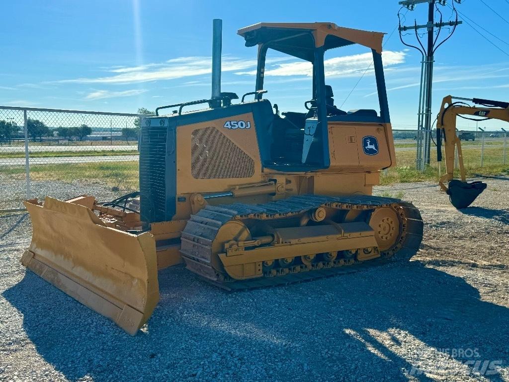 DEERE 450J بلدوزرات مجنزرة