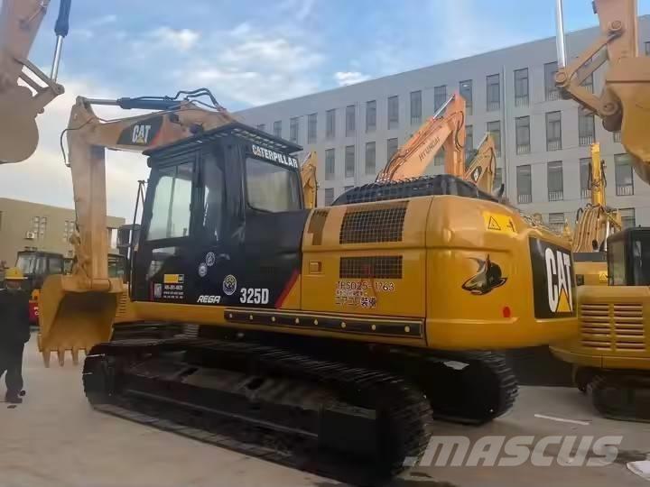 CAT 325 D حفارات زحافة