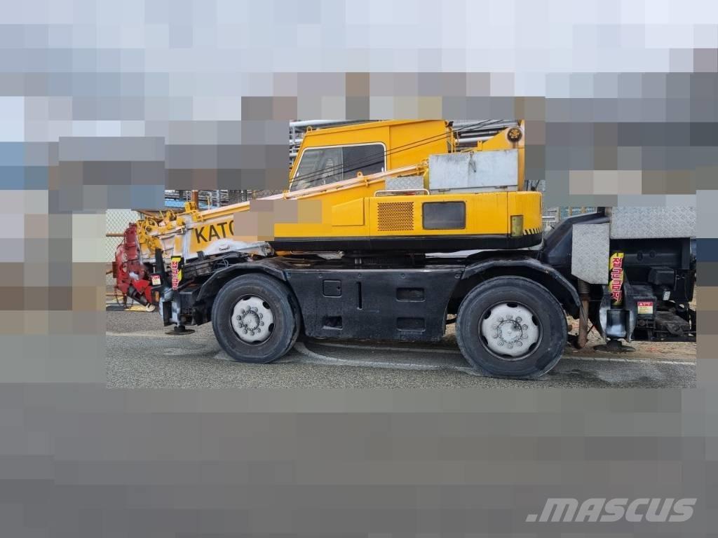 Kato MR 100 رافعات الطرق الوعرة
