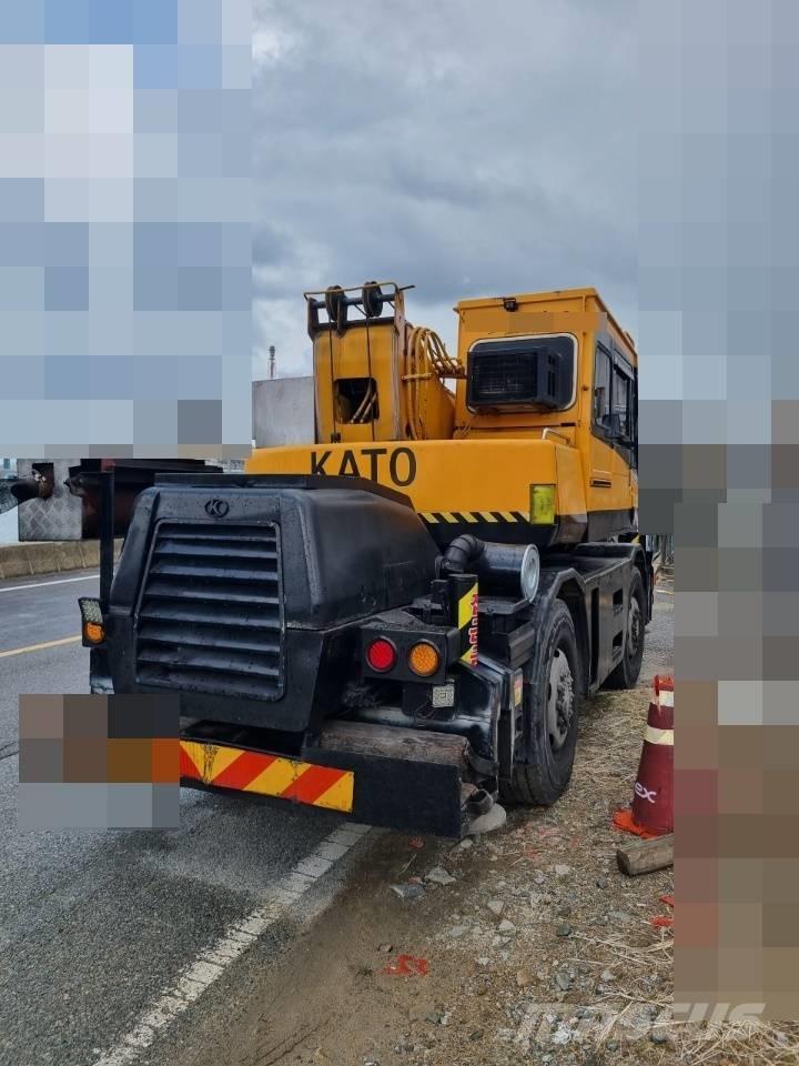 Kato MR 100 رافعات الطرق الوعرة
