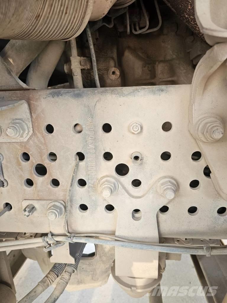 Mercedes-Benz 3951 عربات نقل قلابة للمواقع