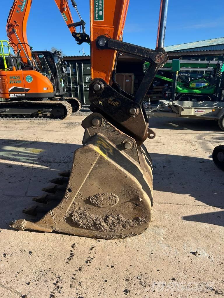 Develon DX 255 LC-7 حفارات زحافة